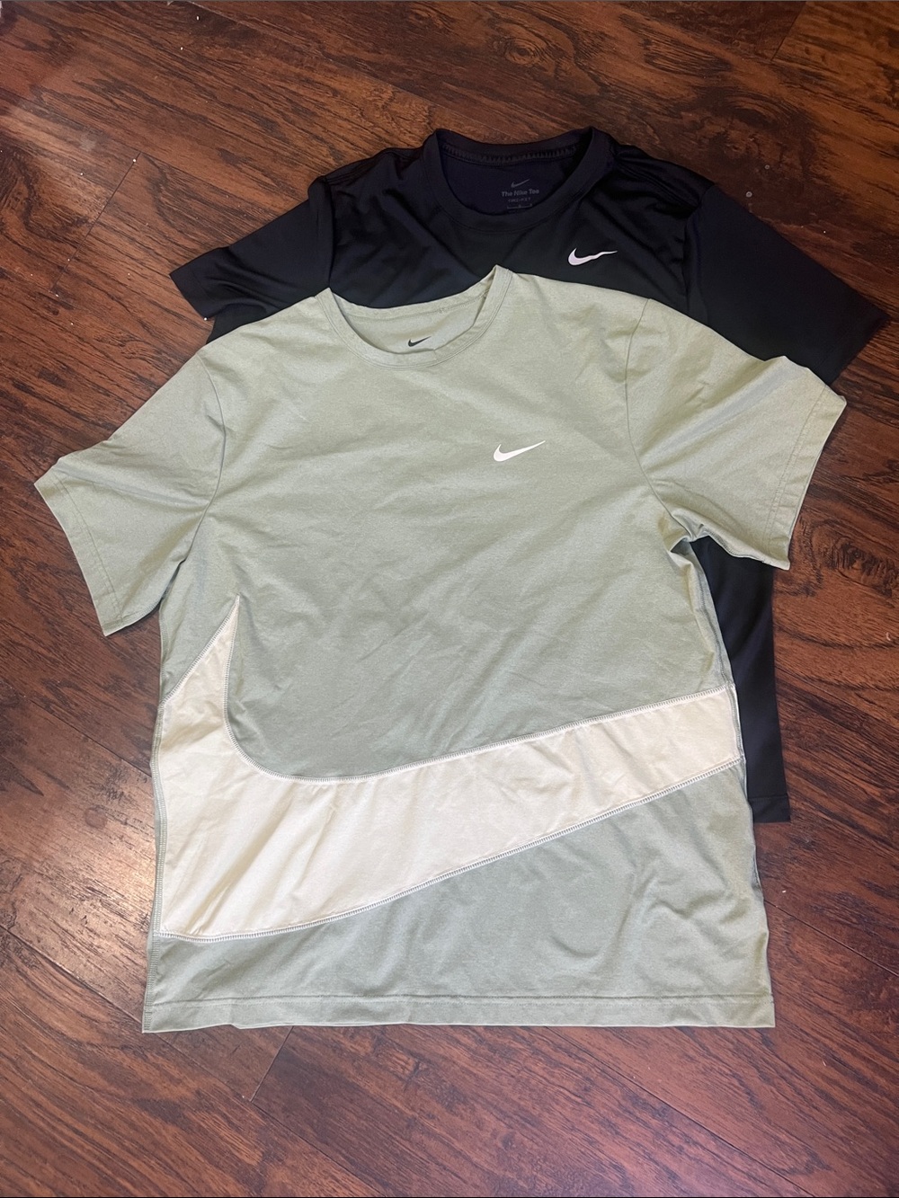 Nike Big Swoosh men’s 2 athletic logo tee shirts size L